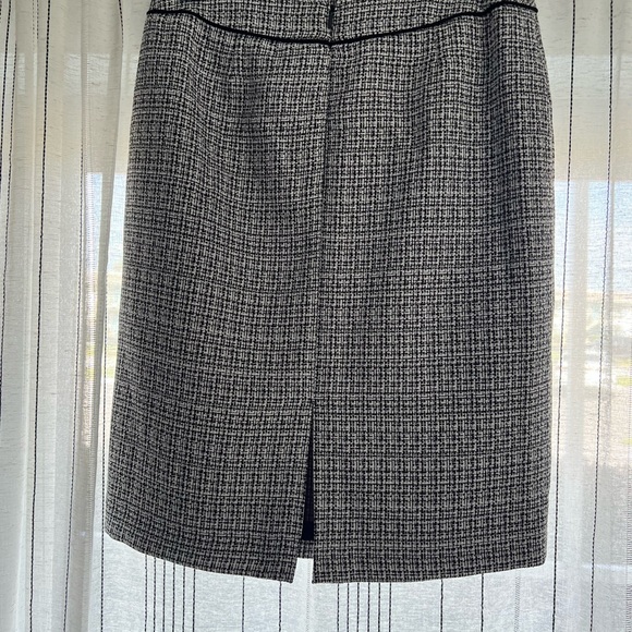 Tahari office skirt - Picture 3 of 3